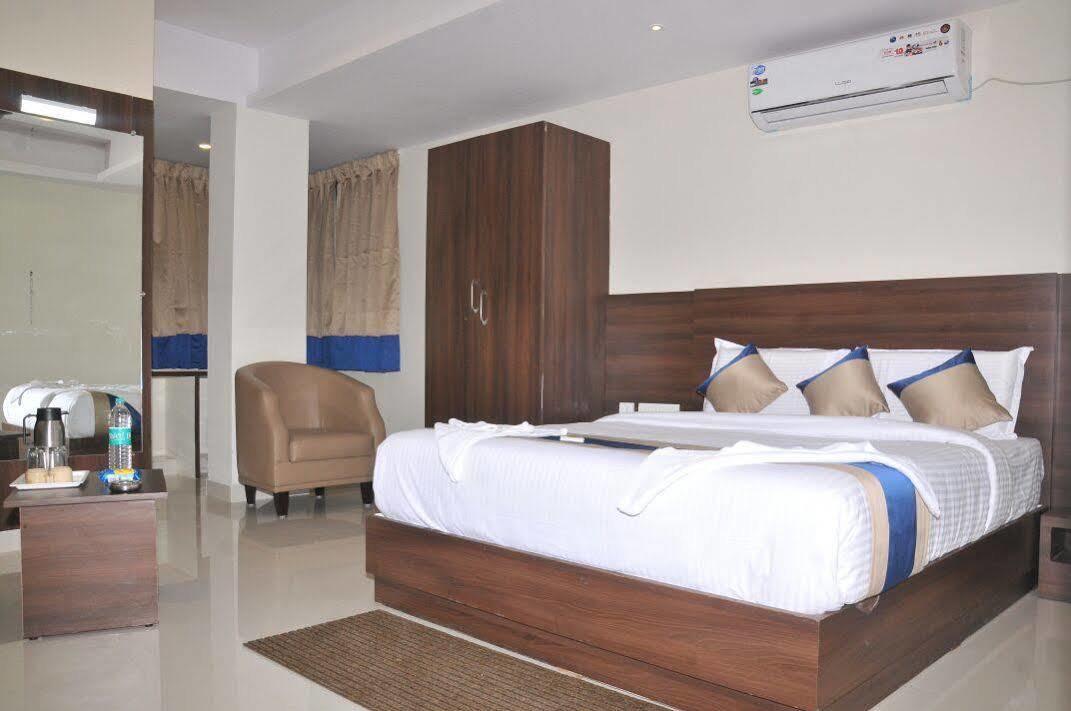 Capital O 76622 Hotel Raama Grand Májszúr Kültér fotó